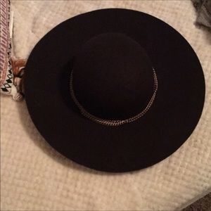 Velvet/Floppy/Brown Hat with Gold Chain